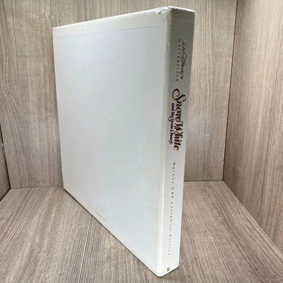 Walt Disney's Snow White & The Seven Dwarfs Masterpiece Deluxe CAV LaserDisc Ed. - Picture 2 of 11